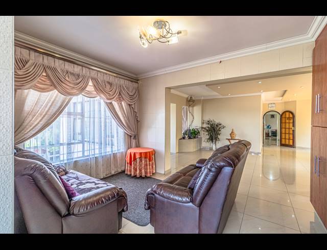 4 BEDROOM HOUSE FOR SALE IN OAKDENE